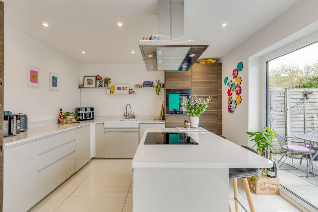 Property photo 2 of 43