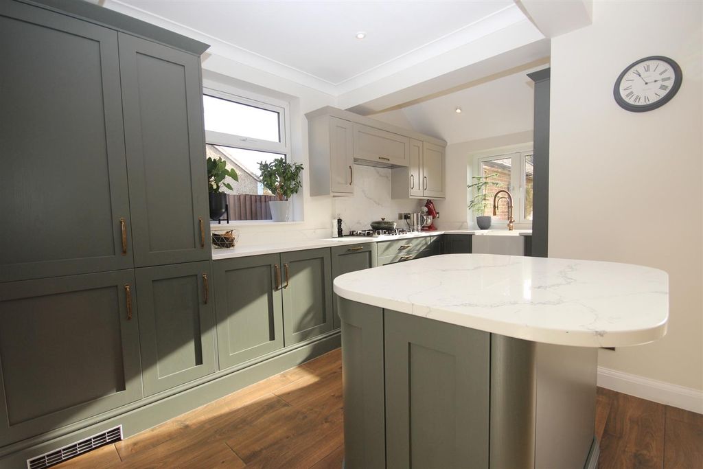 Property photo 3 of 33 Kitchen Diner