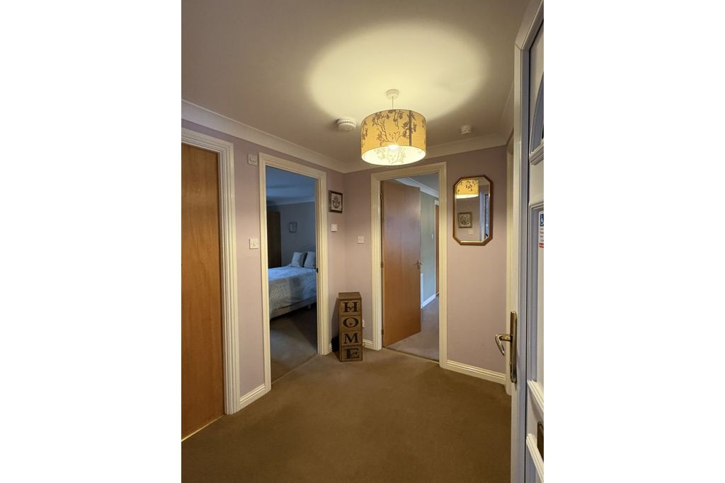 Property photo 3 of 17 Entrance Hallway