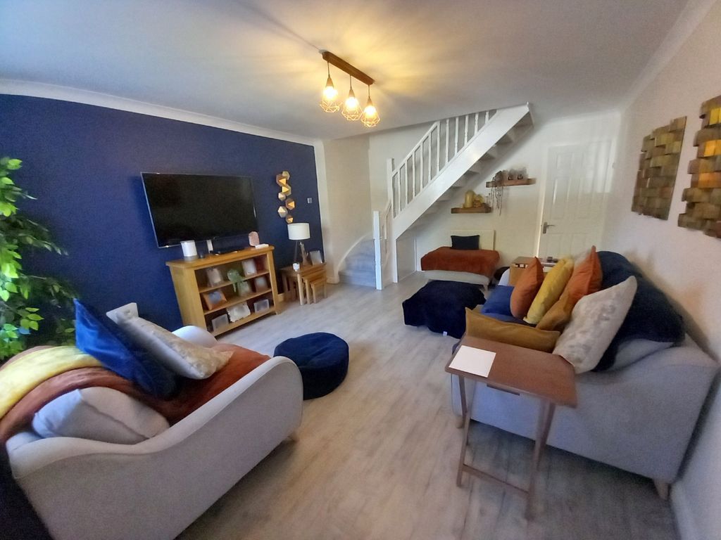 Property photo 2 of 17 Lounge