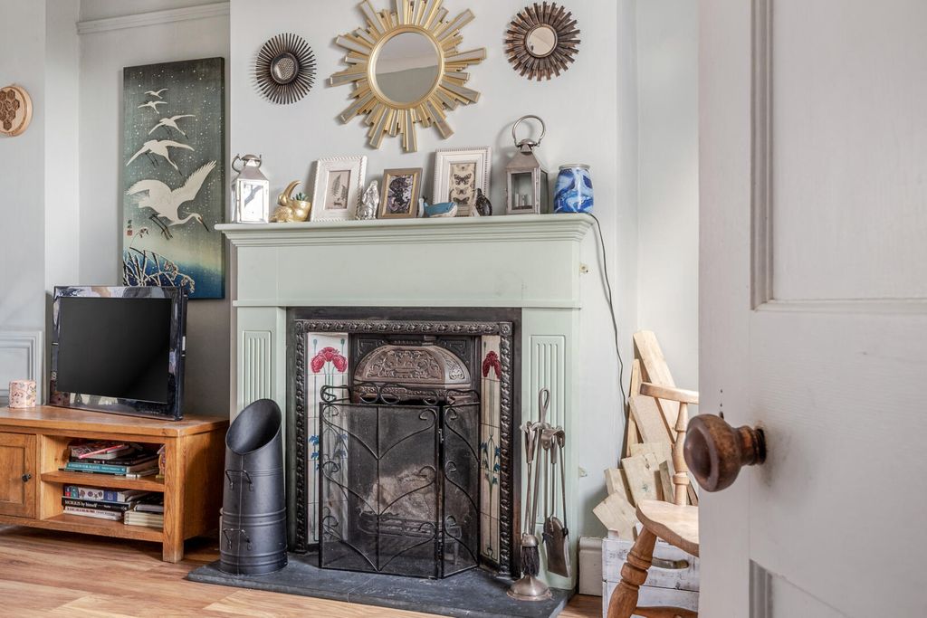 Property photo 3 of 19 Living Room