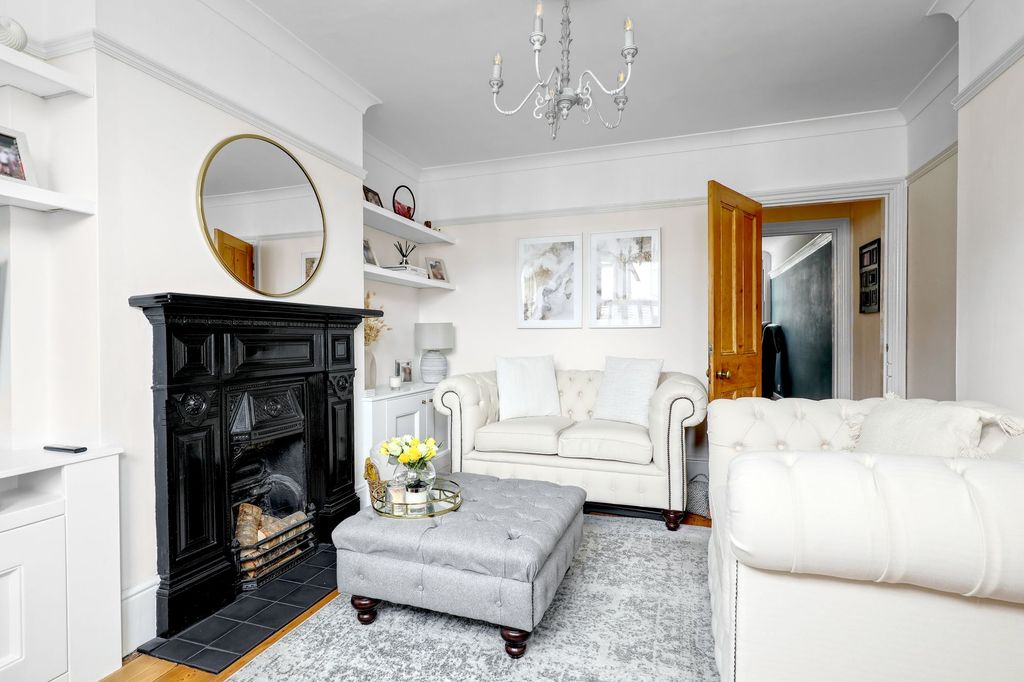 Property photo 2 of 13