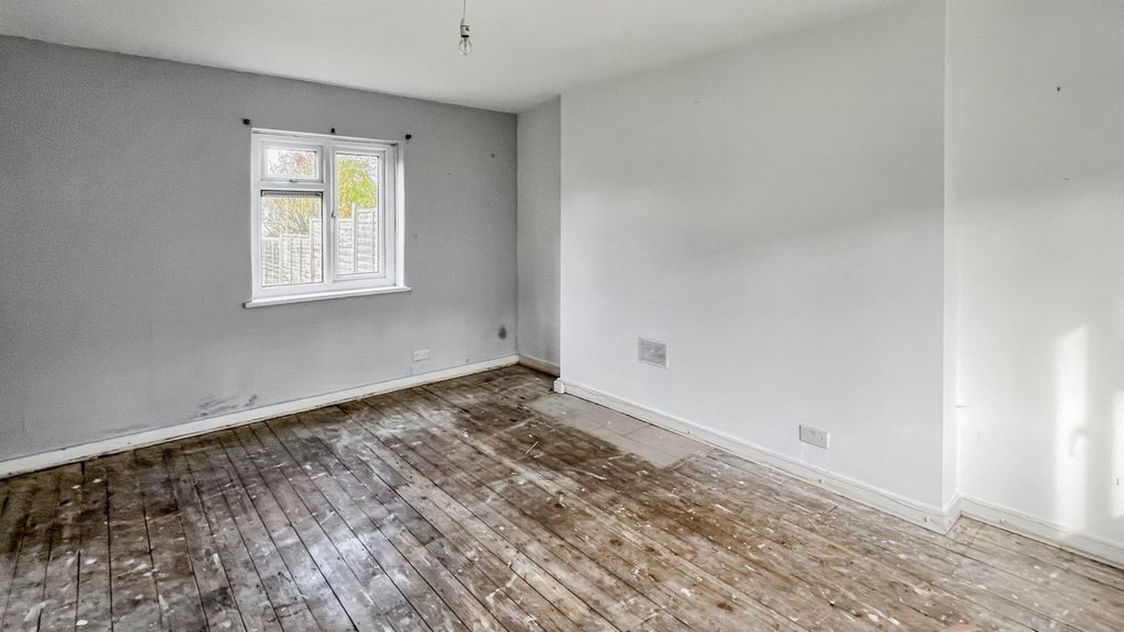 Property photo 3 of 15 16 Heath Road, Crayford, Dartford, Da1 3Np