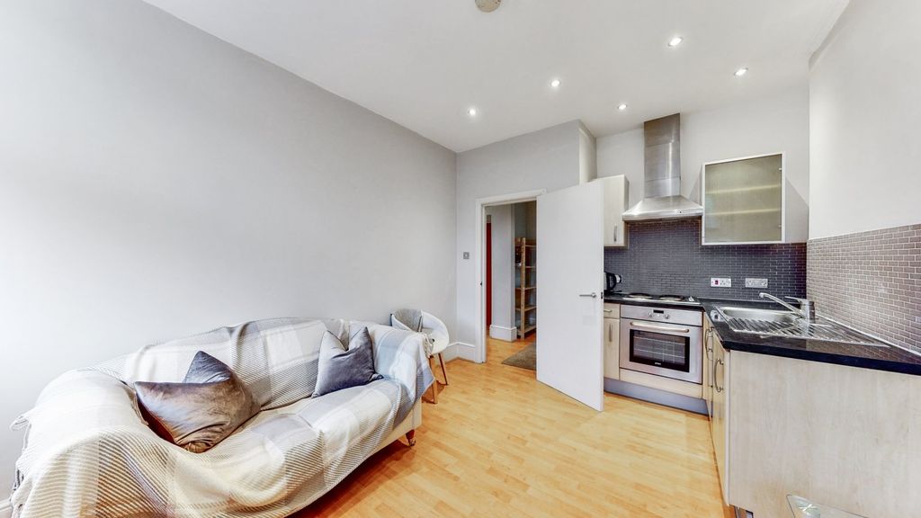 Property photo 2 of 10 Picture No. 13