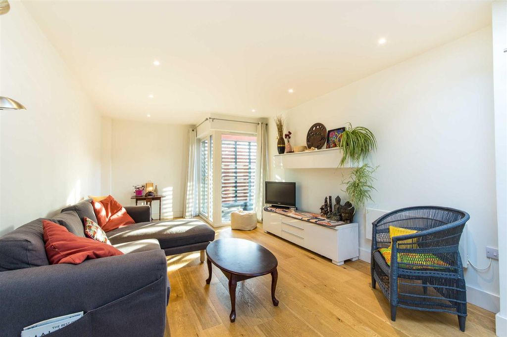 Property photo 2 of 8