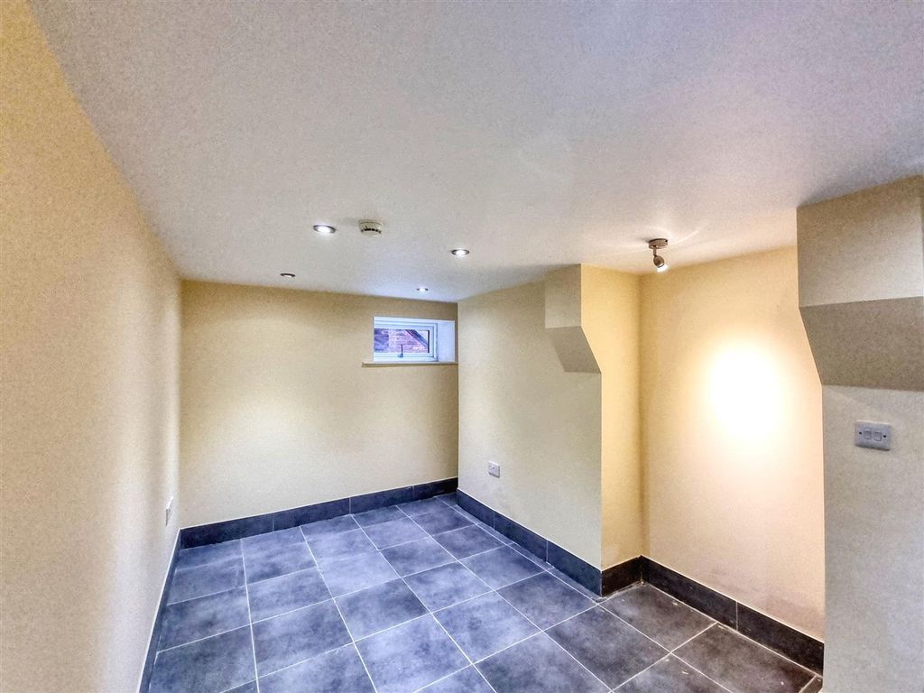 Property photo 2 of 5 Office