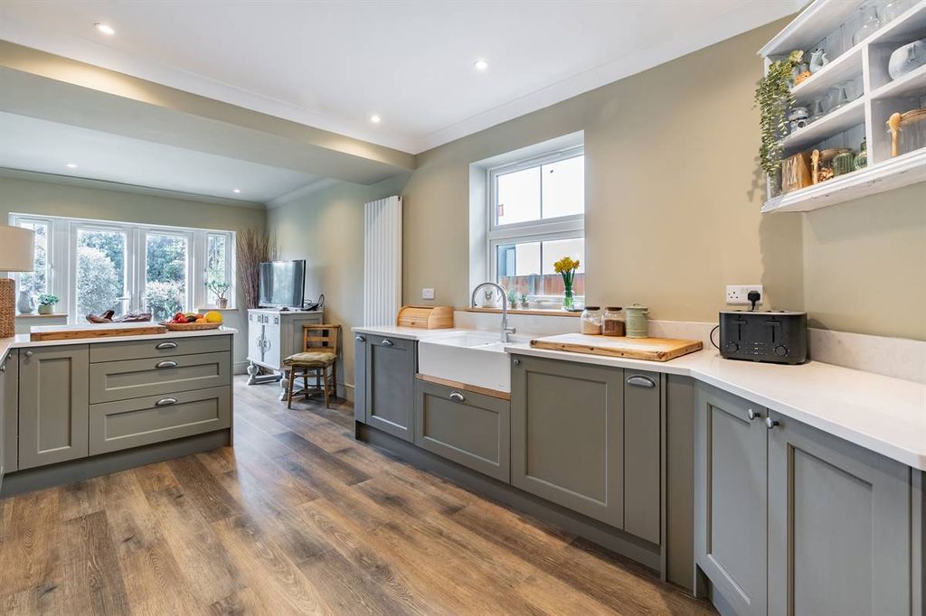 Property photo 3 of 25