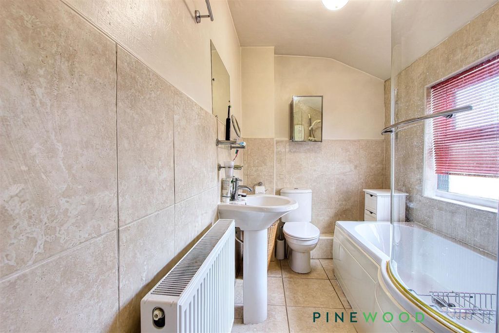 Property photo 3 of 14 Bathroom