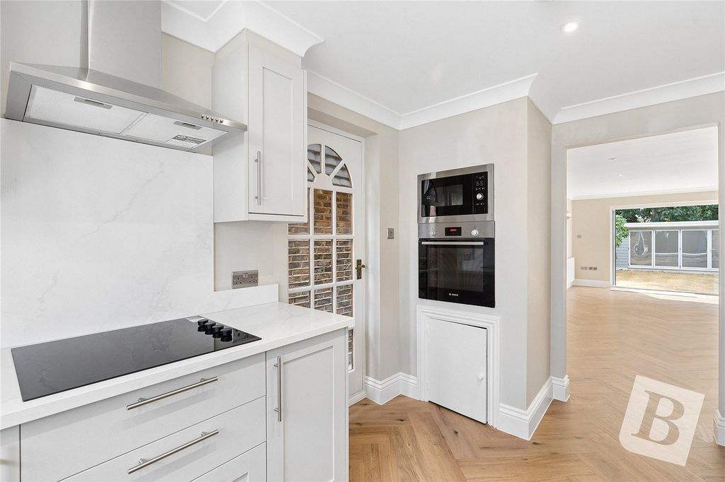 Property photo 2 of 17 Kitchen