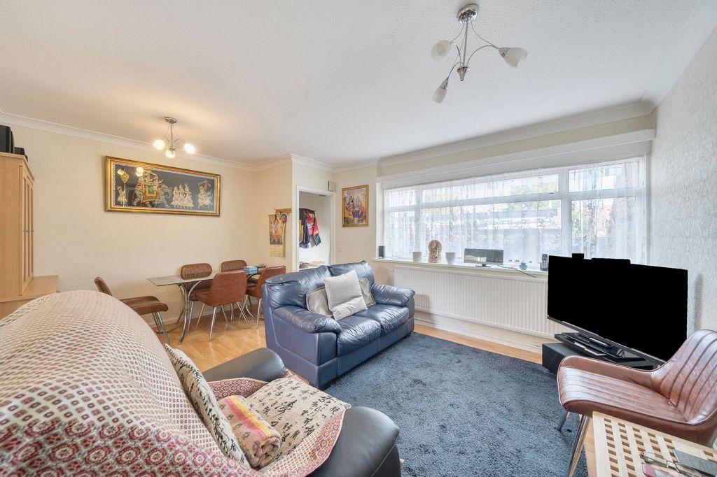 Property photo 1 of 11 Lounge