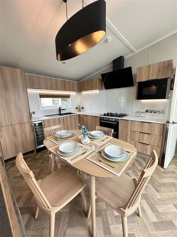 Property photo 2 of 9 4366391