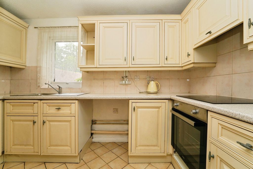 Property photo 2 of 14 Kitchen