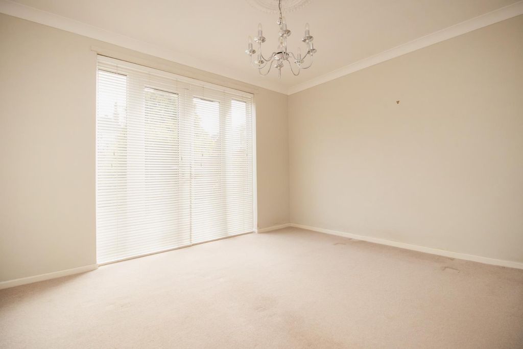 Property photo 3 of 12 Dining Room