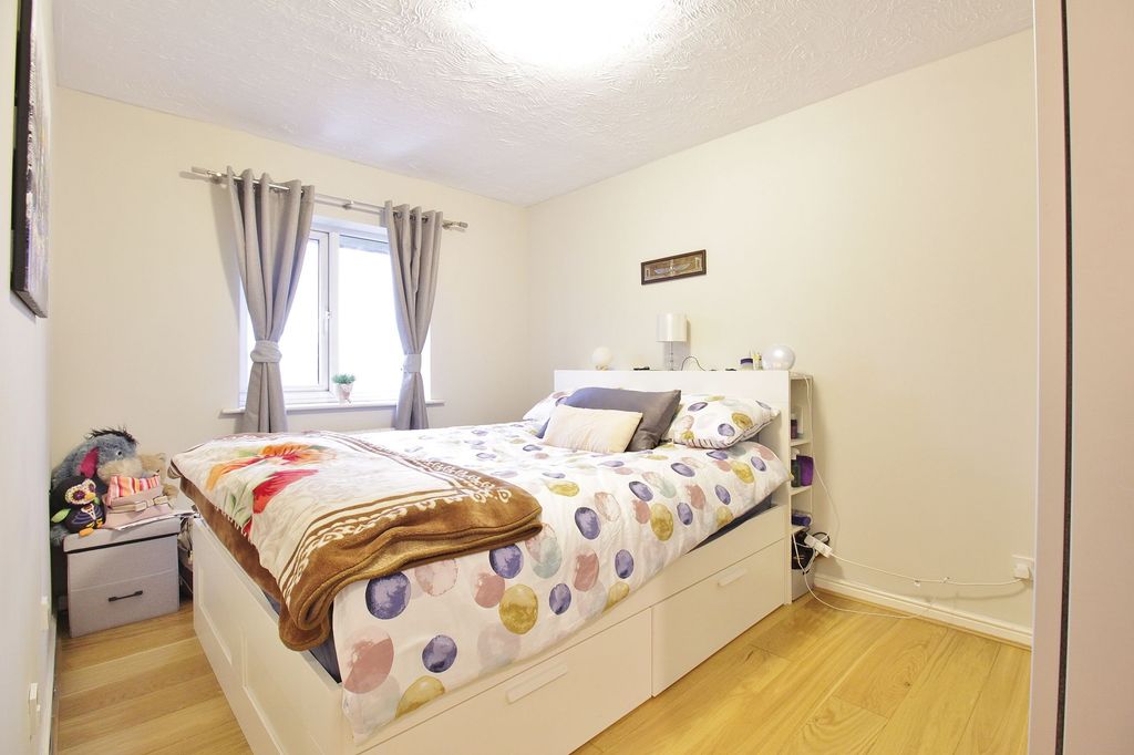 Property photo 3 of 5