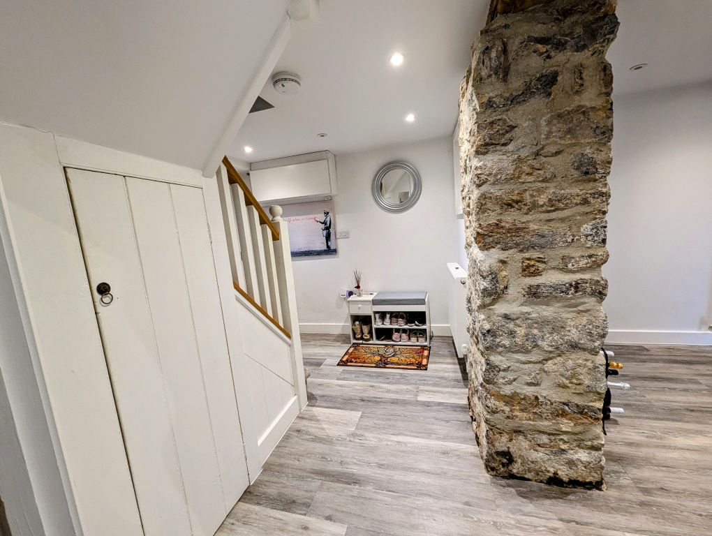 Property photo 3 of 16 Hallway