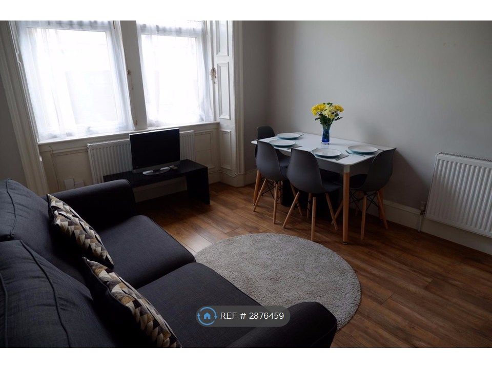 Property photo 1 of 21 Living Room