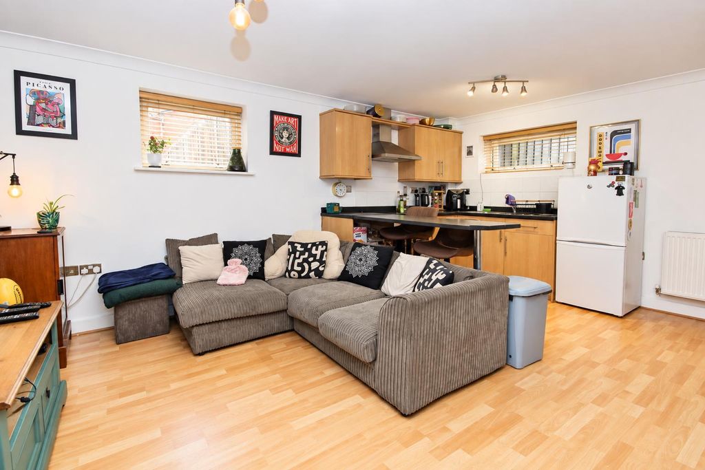 Property photo 3 of 12 3252Bb93-E23A-43E8-A7c5-E661E9E95463.Png