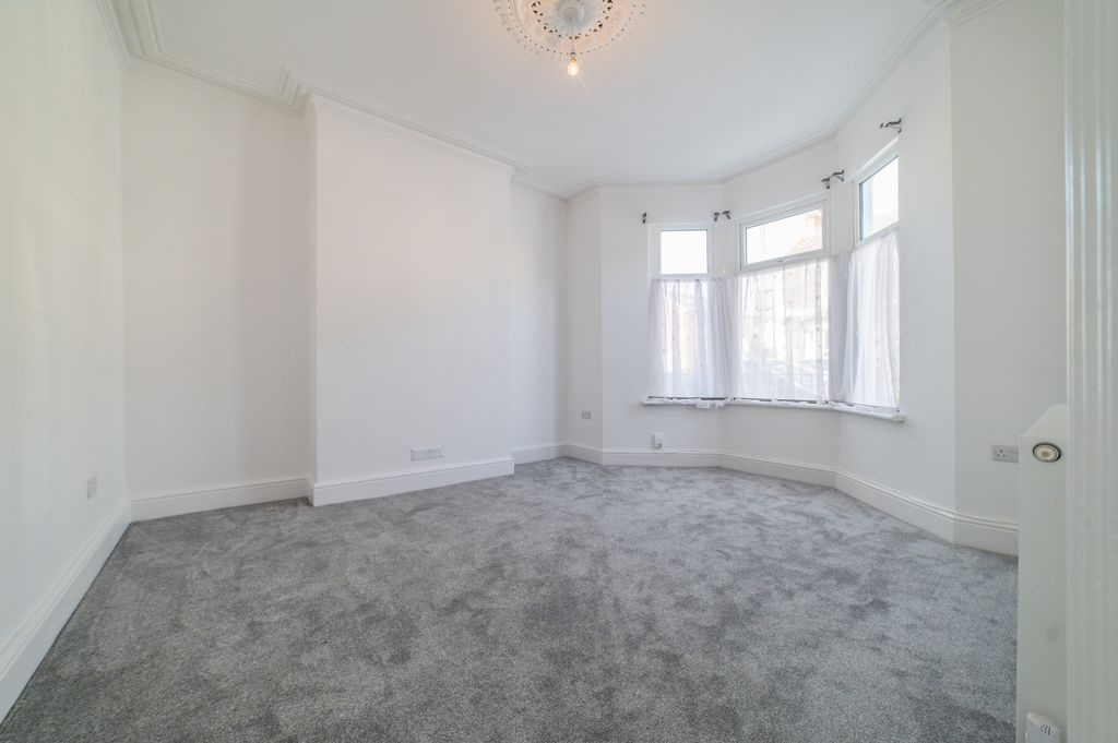 Property photo 2 of 19 Call 02920 454555 To Secure Your Viewing_3