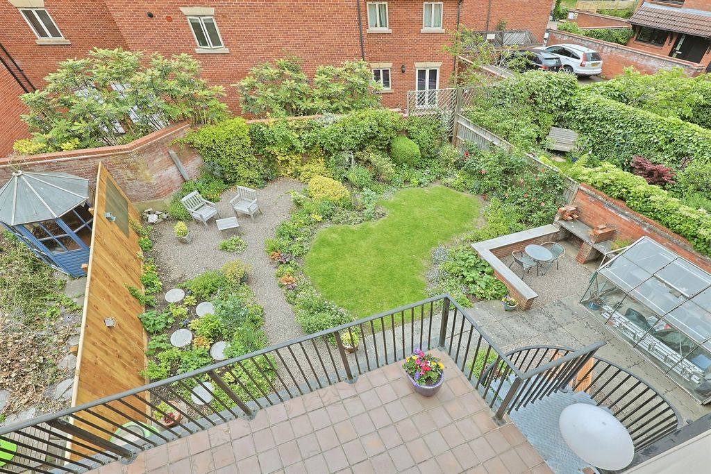 Property photo 2 of 23