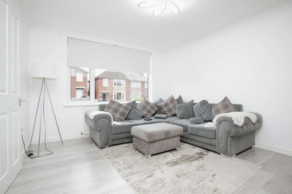 Property photo 2 of 17 Image