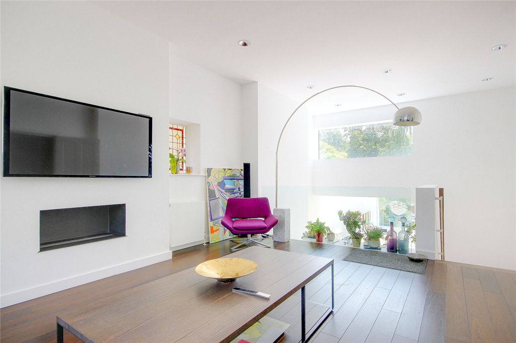 Property photo 2 of 40 Picture No. 11