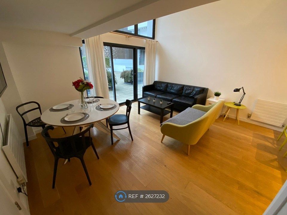 Property photo 2 of 33