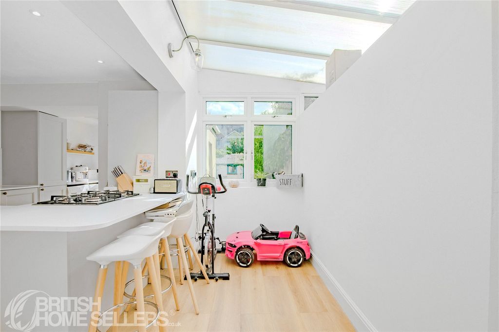 Property photo 2 of 15 Picture No. 13