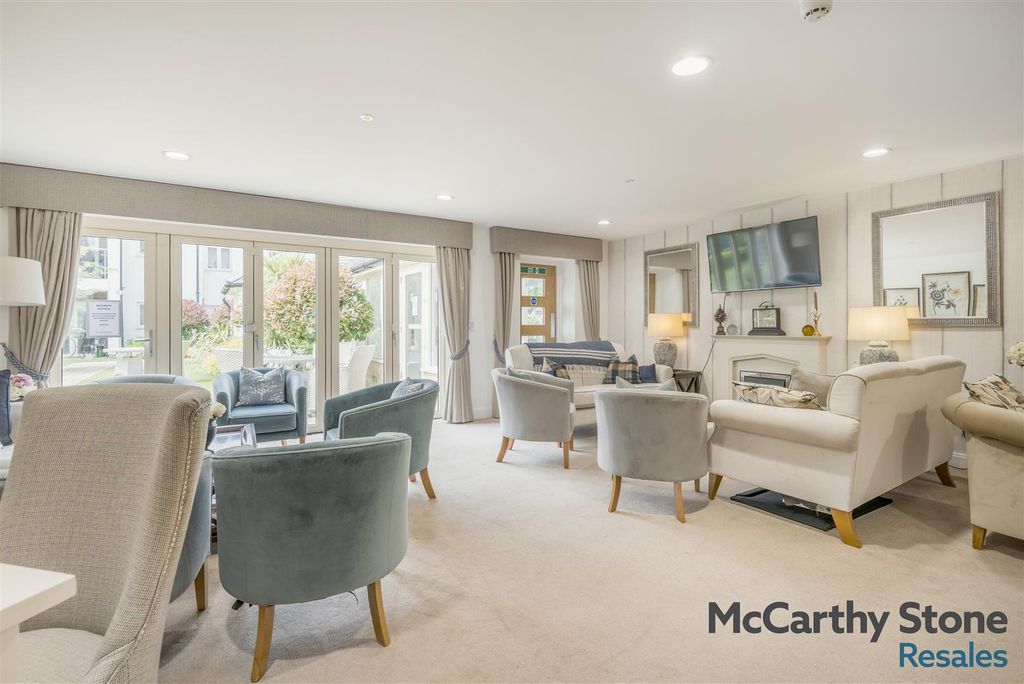 Property photo 2 of 23 8691556-Interior02.Jpg
