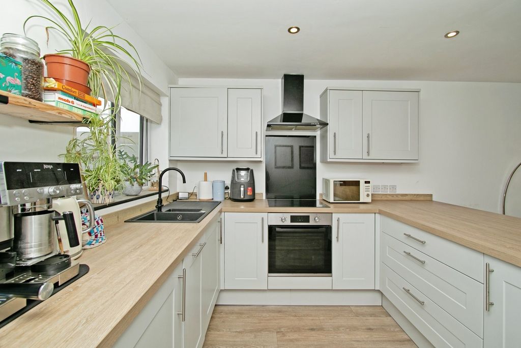 Property photo 3 of 11 Pbox-Img.Jpg