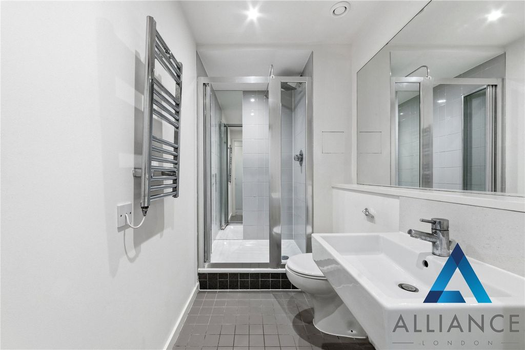 Property photo 3 of 8 Picture No. 14