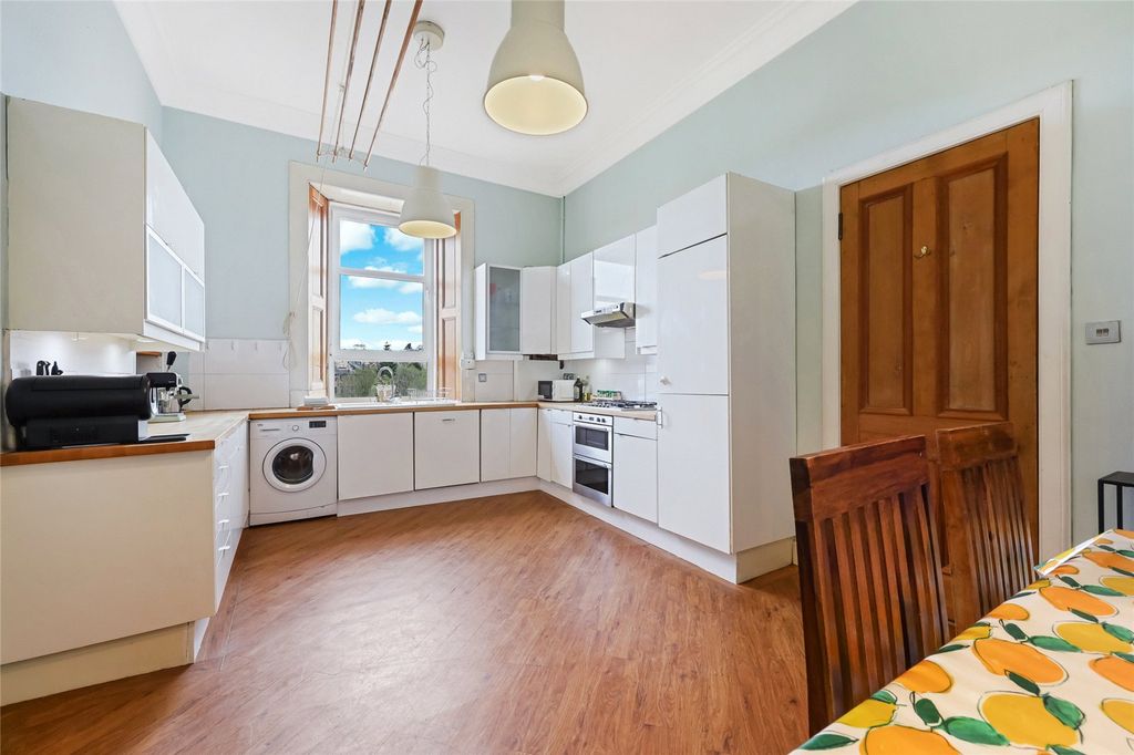 Property photo 3 of 16 Kitchen