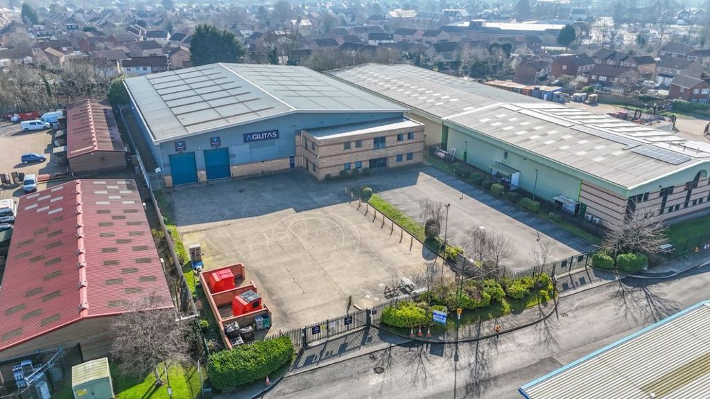 Property photo 1 of 27