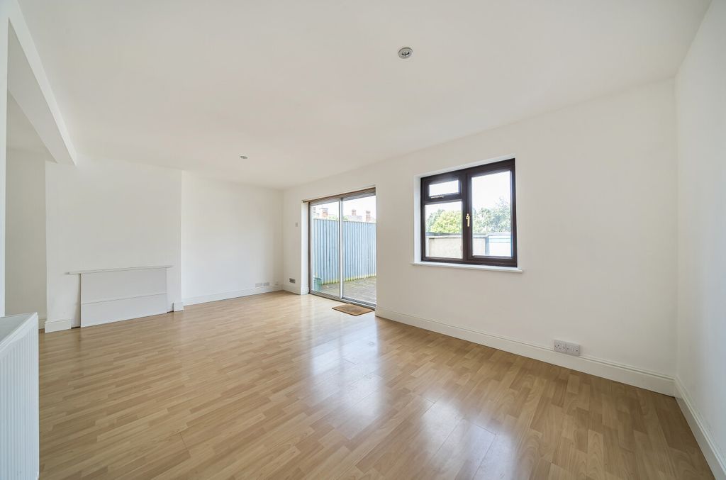 Property photo 2 of 20 Living Room
