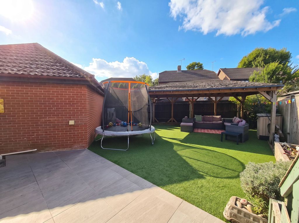 Property photo 3 of 32