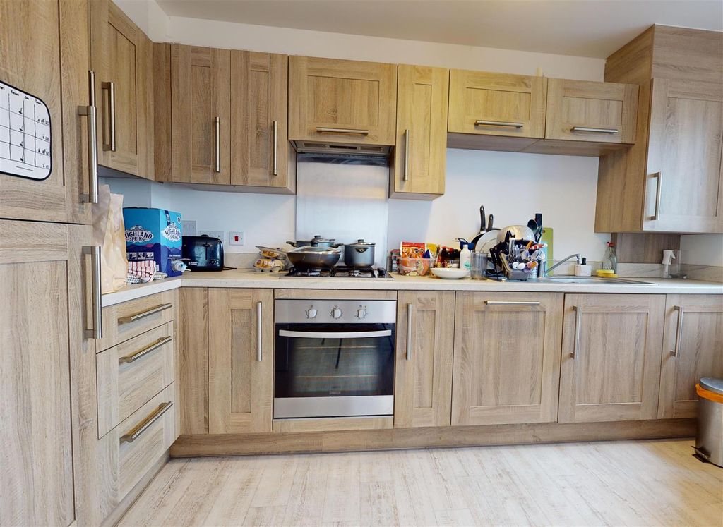 Property photo 3 of 10 Kit.Jpg