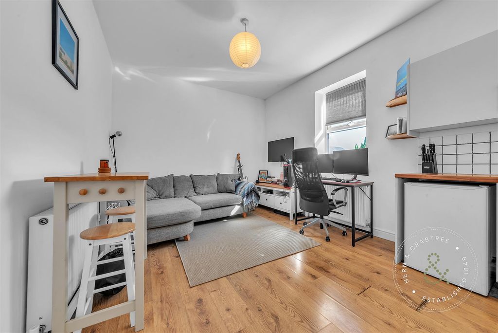 Property photo 2 of 11 Cowbridge-Road-East-08.Jpg