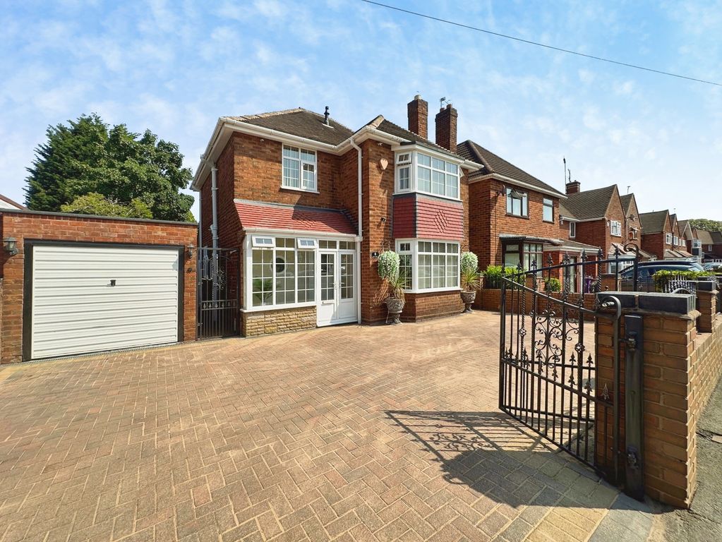 Property photo 1 of 43