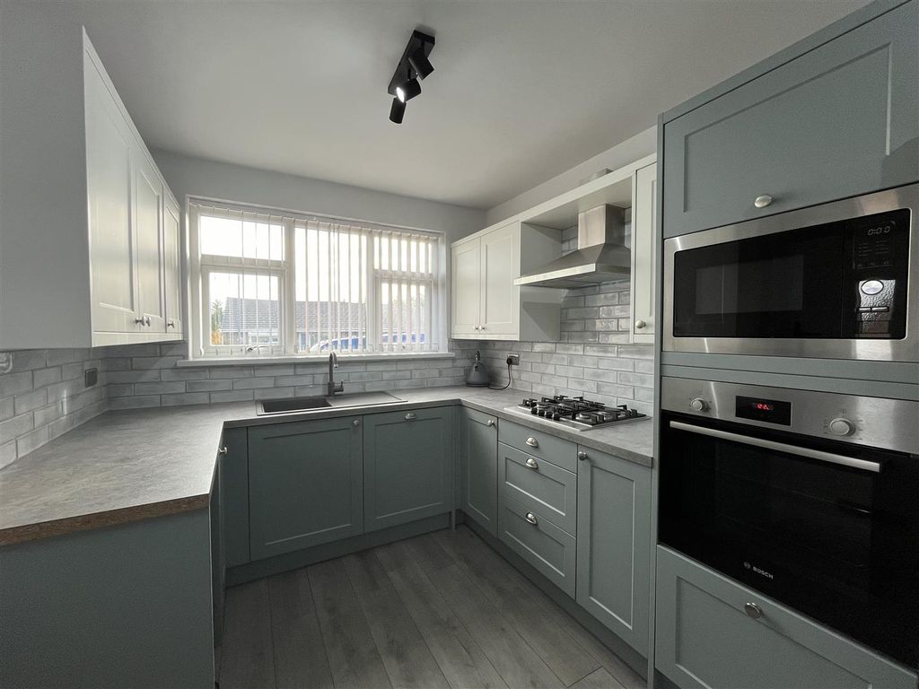 Property photo 2 of 25 Kitchen