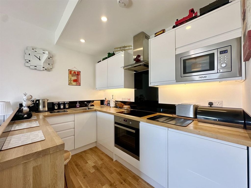 Property photo 2 of 16