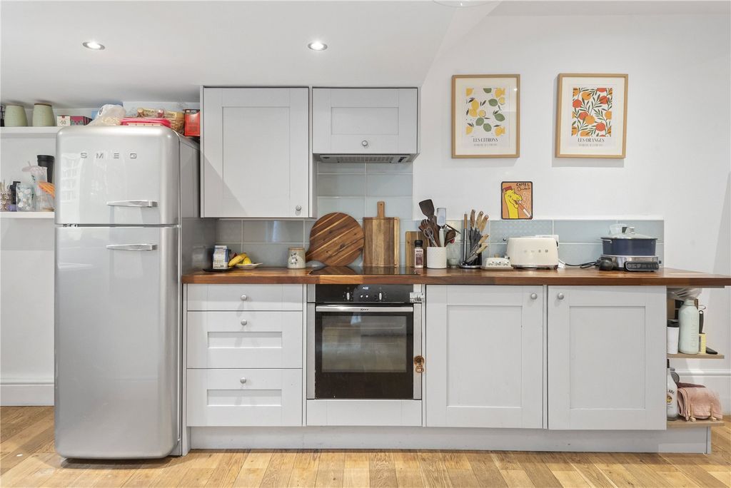 Property photo 2 of 10 Kitchen