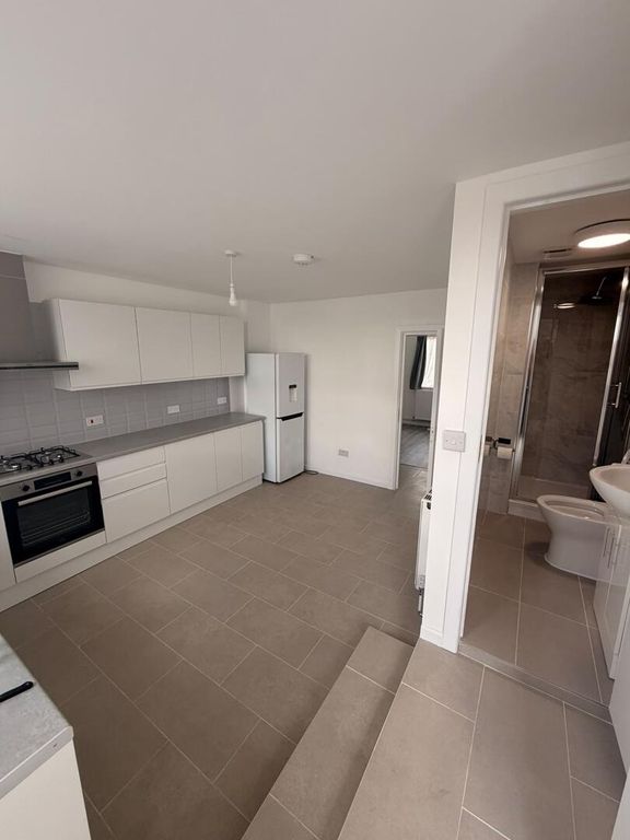 Property photo 2 of 8 Kitchen