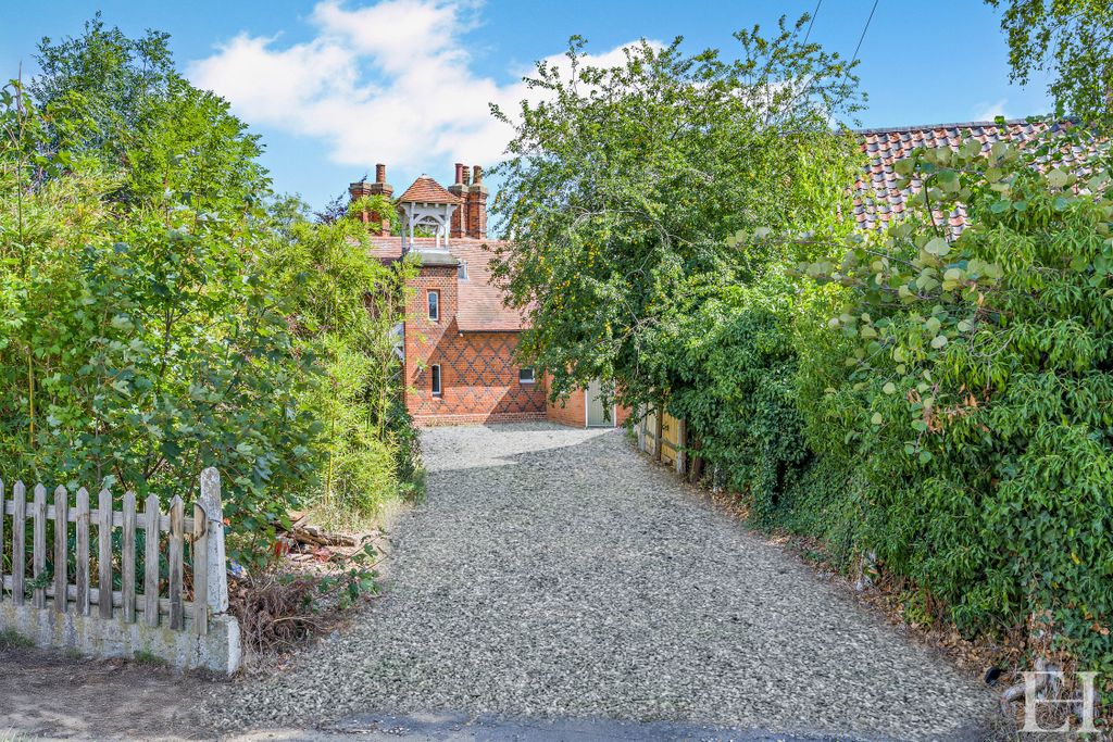 Property photo 2 of 39 8659306-Exteriorwm18-V2-800