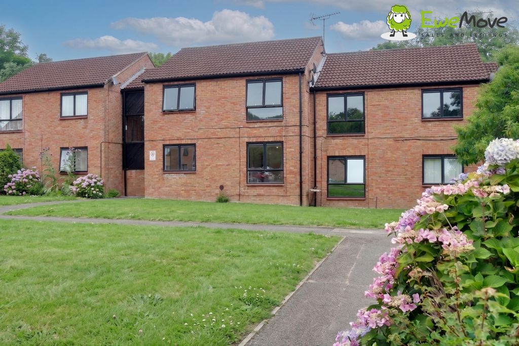 Property photo 2 of 9 Grounds At Blakeney Road By Ben Brind @ Ewemove Sa