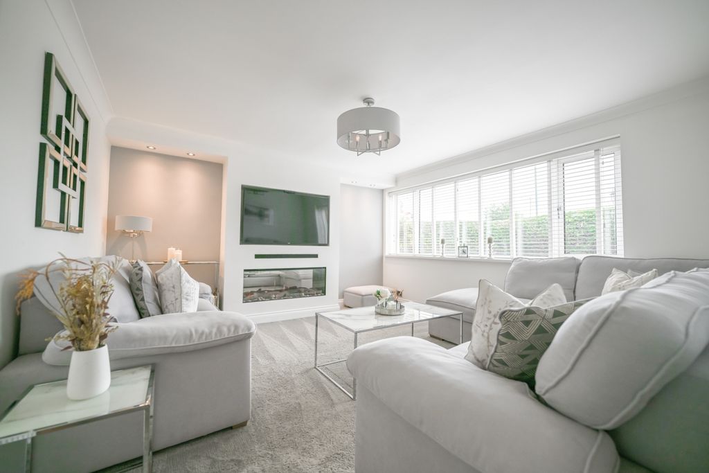 Property photo 3 of 25 St Georges New Marske-8