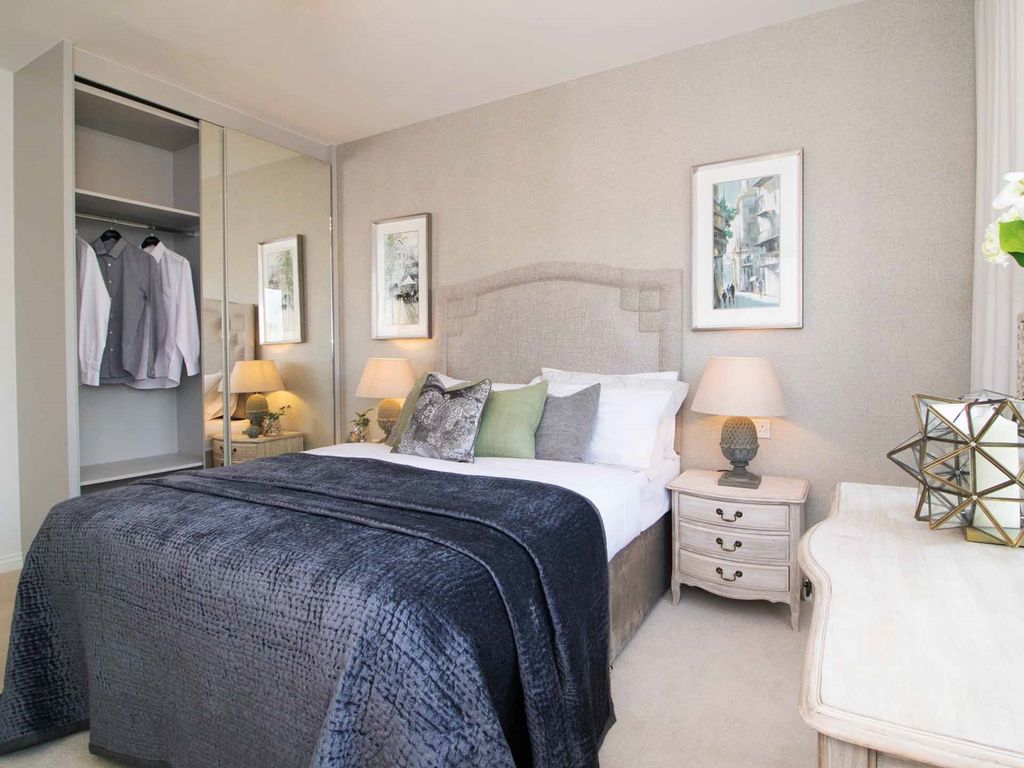 Property photo 2 of 17 Bedroom