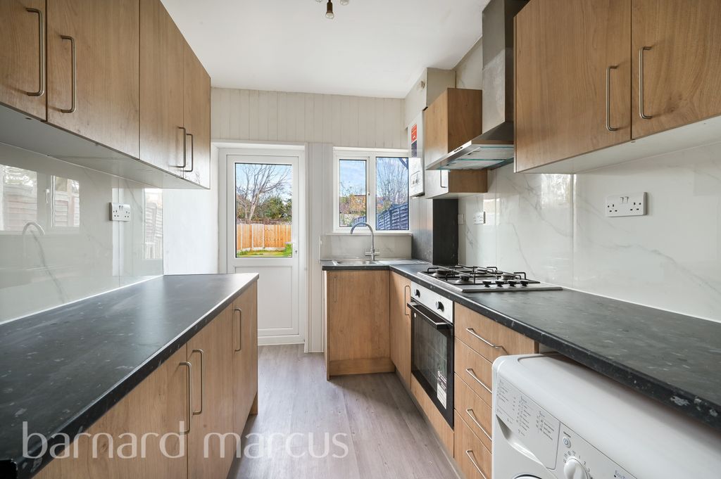 Property photo 1 of 8 Kitchen