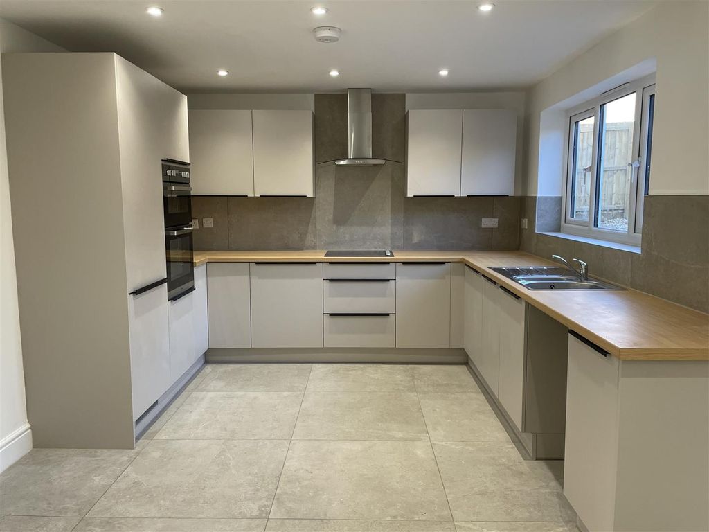 Property photo 3 of 12 Kitchen.Jpg