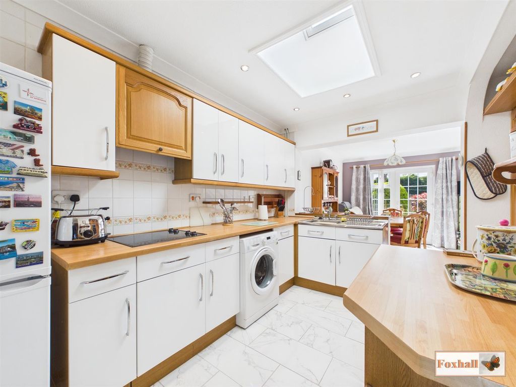 Property photo 2 of 18 Kitchen