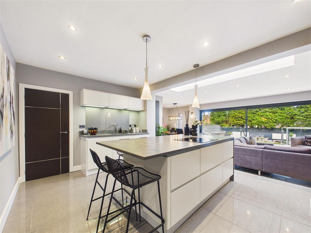 Property photo 2 of 26 Cam05451G0-Pr0113-Still021.Jpg