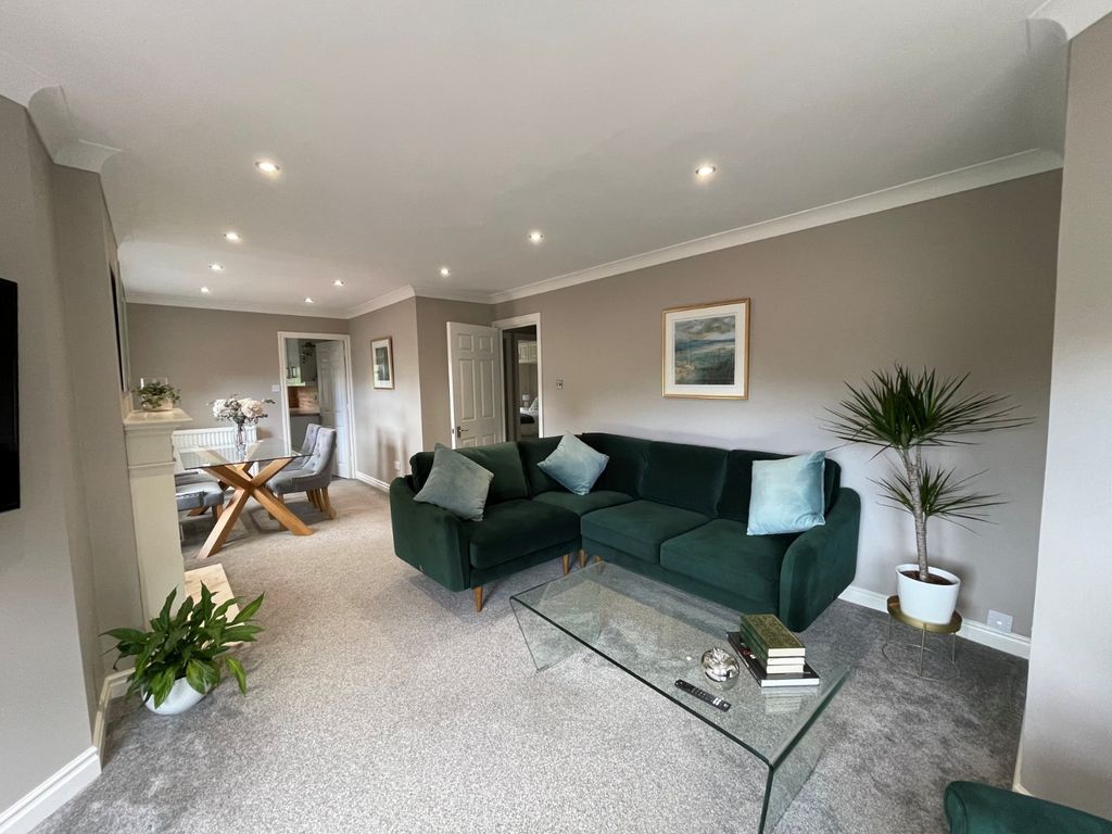 Property photo 3 of 11 Living Room